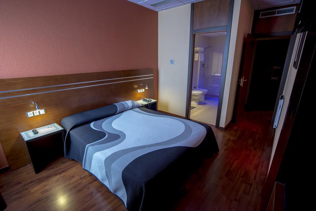 Motel Los Abedules Oviedo Habitación foto
