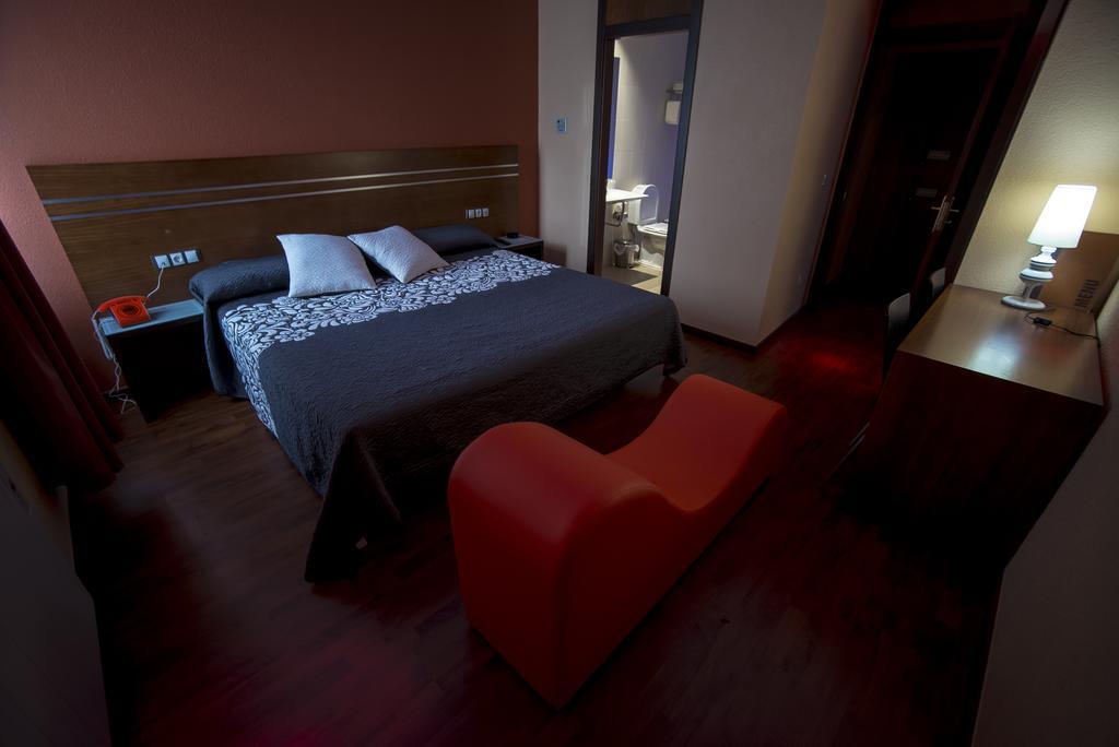 Motel Los Abedules Oviedo Habitación foto